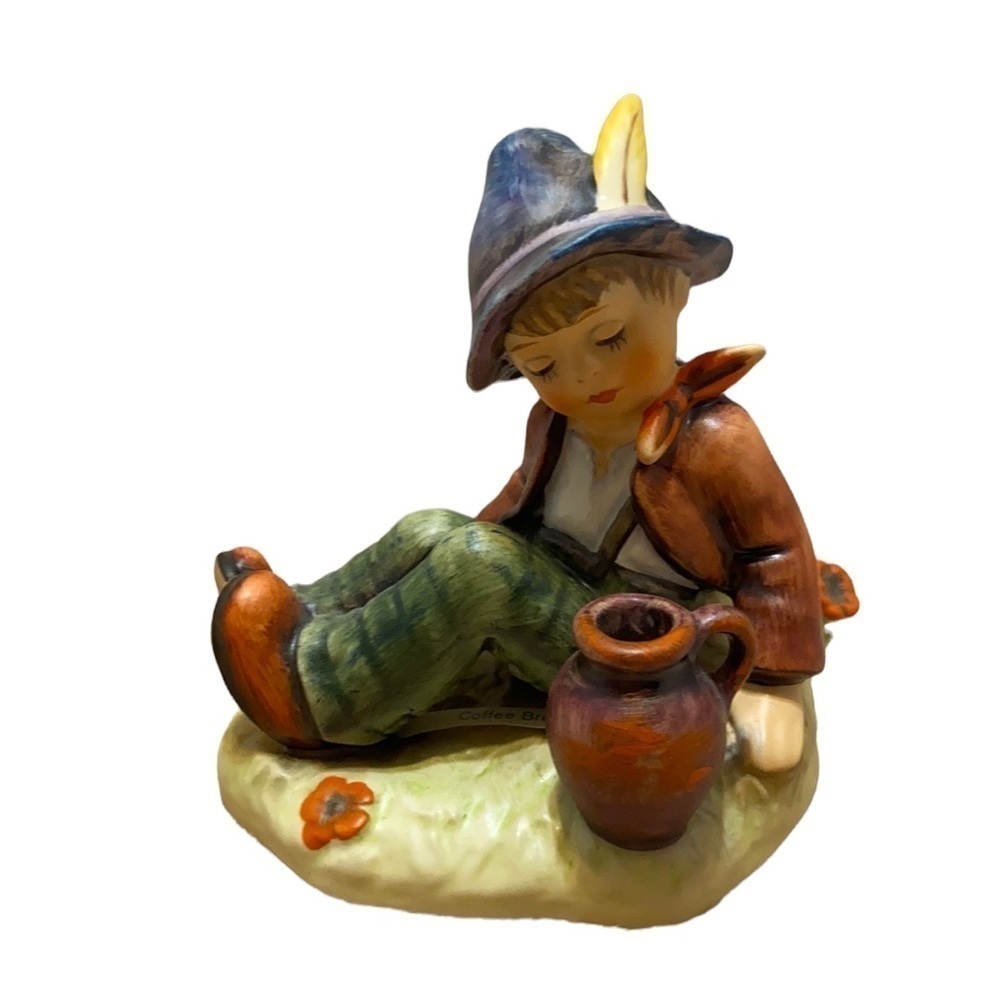 Goebel Hummel Collectors Club “Coffee Break” #409 Figurine